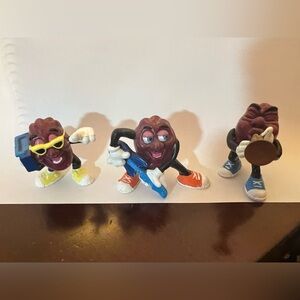 CALIFORNIA RAISINS FIGURINES. VINTAGE 1987 1988  LOT OF 3.